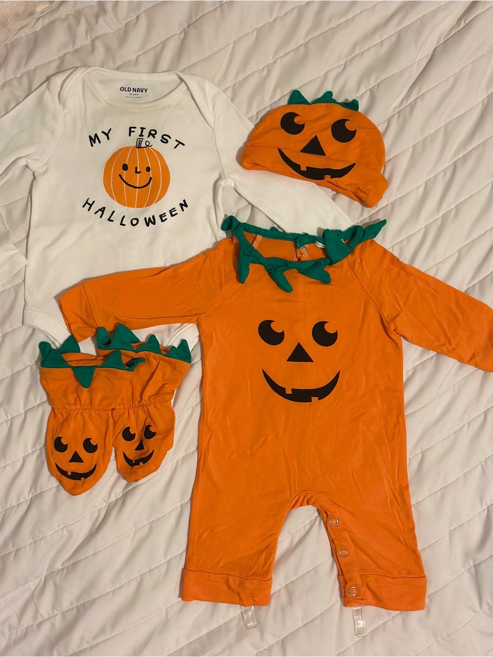 My first Halloween 🎃 Onesie & Pumpkin 4-Piece Baby Costume Set